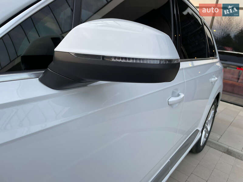 Позашляховик / Кросовер Audi Q7 2015 в Ужгороді