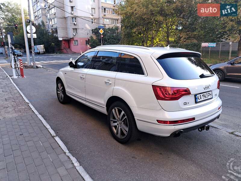 Позашляховик / Кросовер Audi Q7 2015 в Києві