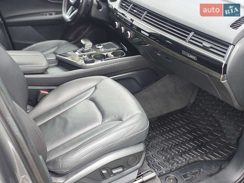 Внедорожник / Кроссовер Audi Q7 2017 в Ровно