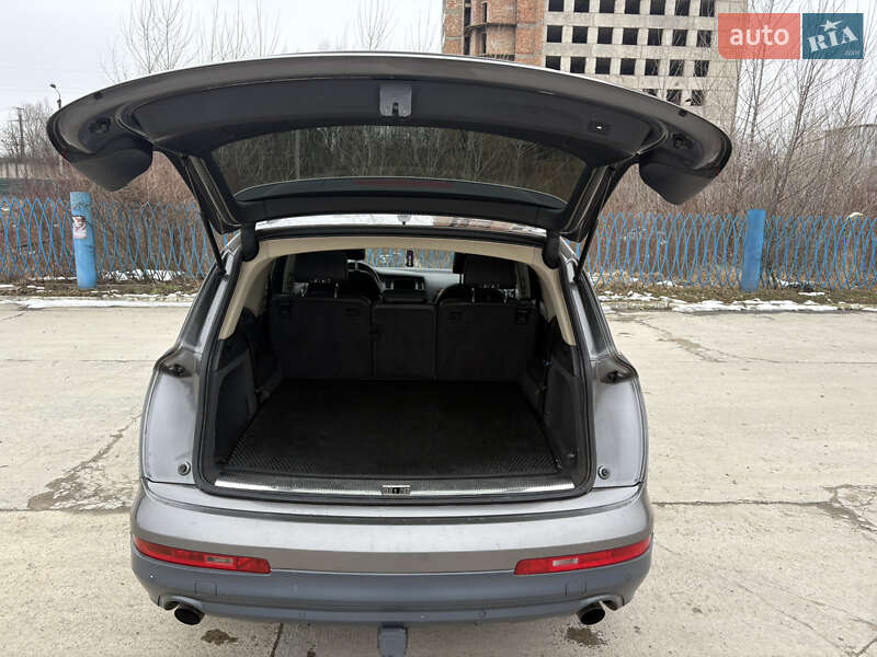 Внедорожник / Кроссовер Audi Q7 2011 в Черновцах