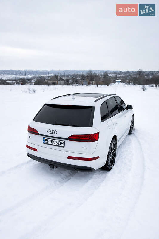 Позашляховик / Кросовер Audi Q7 2020 в Первомайську