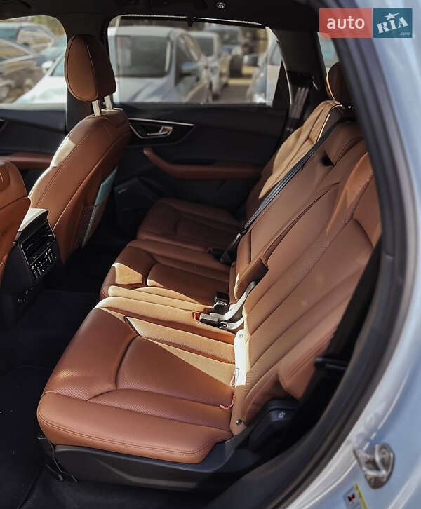 Позашляховик / Кросовер Audi Q7 2020 в Первомайську