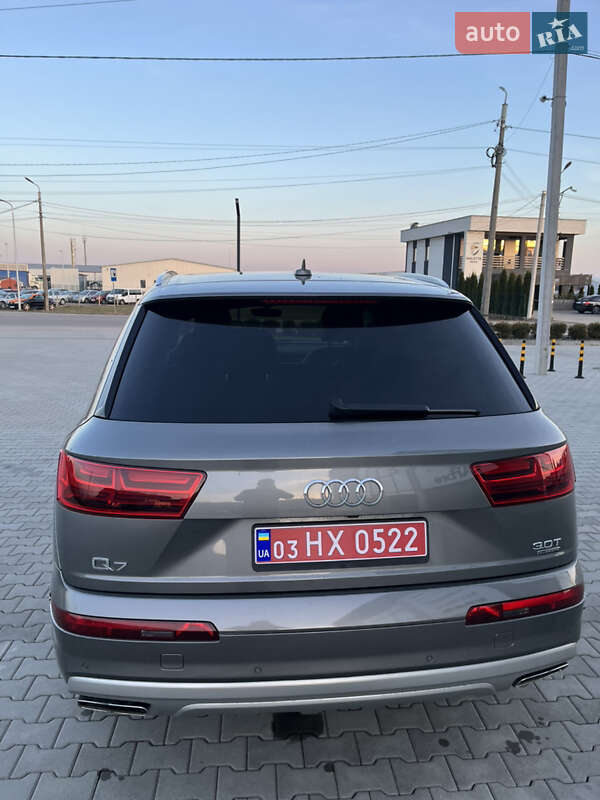 Позашляховик / Кросовер Audi Q7 2016 в Хусті