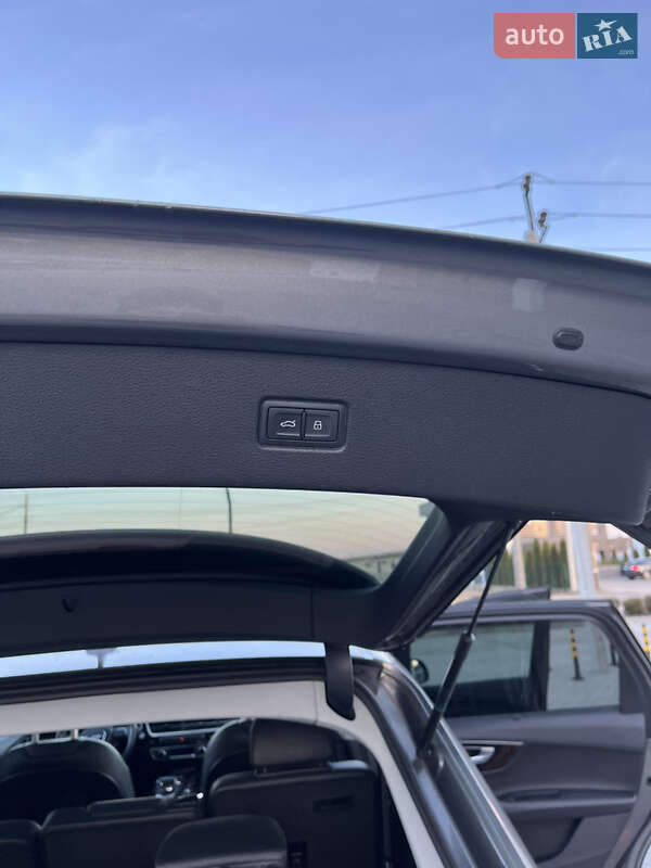 Позашляховик / Кросовер Audi Q7 2016 в Хусті