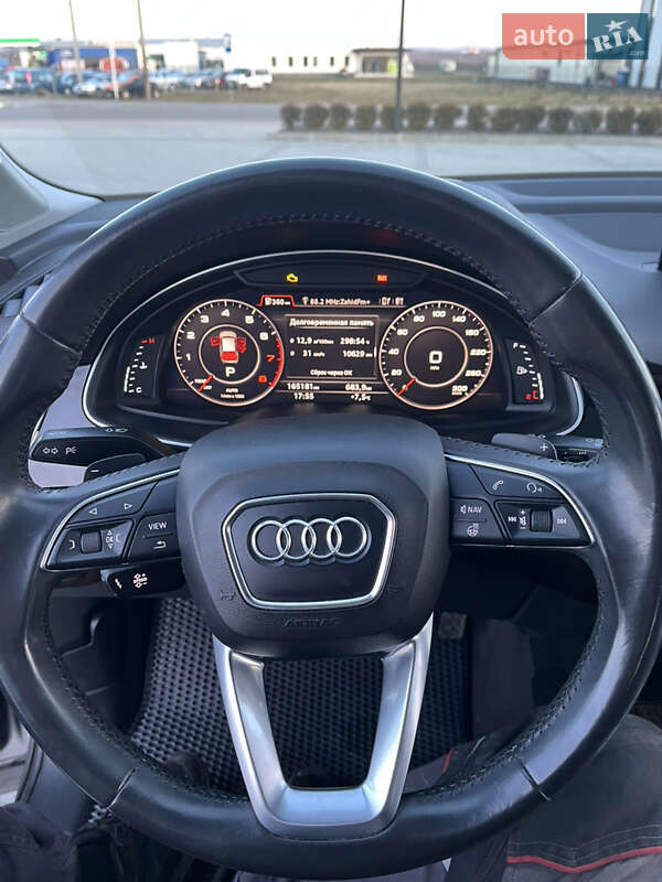 Позашляховик / Кросовер Audi Q7 2016 в Хусті