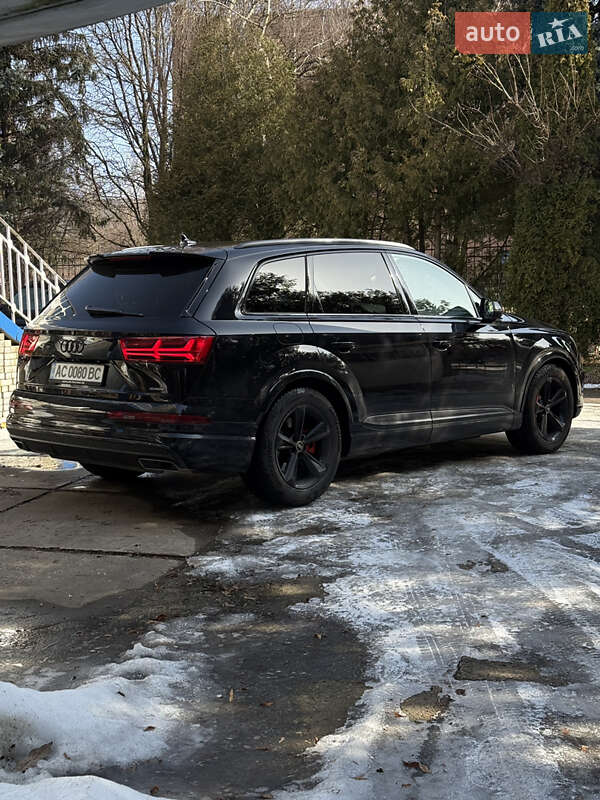 Позашляховик / Кросовер Audi Q7 2018 в Луцьку