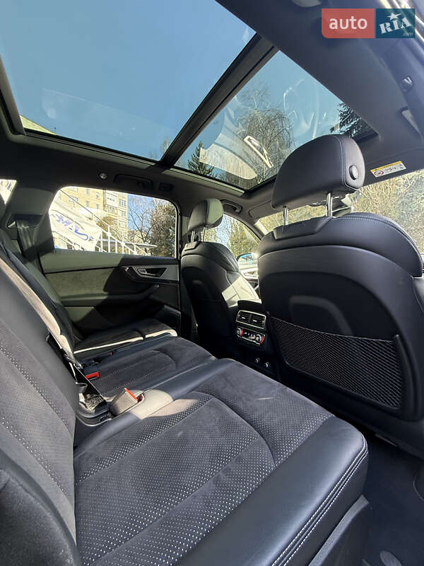 Позашляховик / Кросовер Audi Q7 2018 в Луцьку