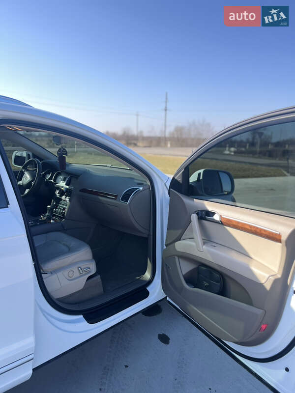 Позашляховик / Кросовер Audi Q7 2014 в Луцьку