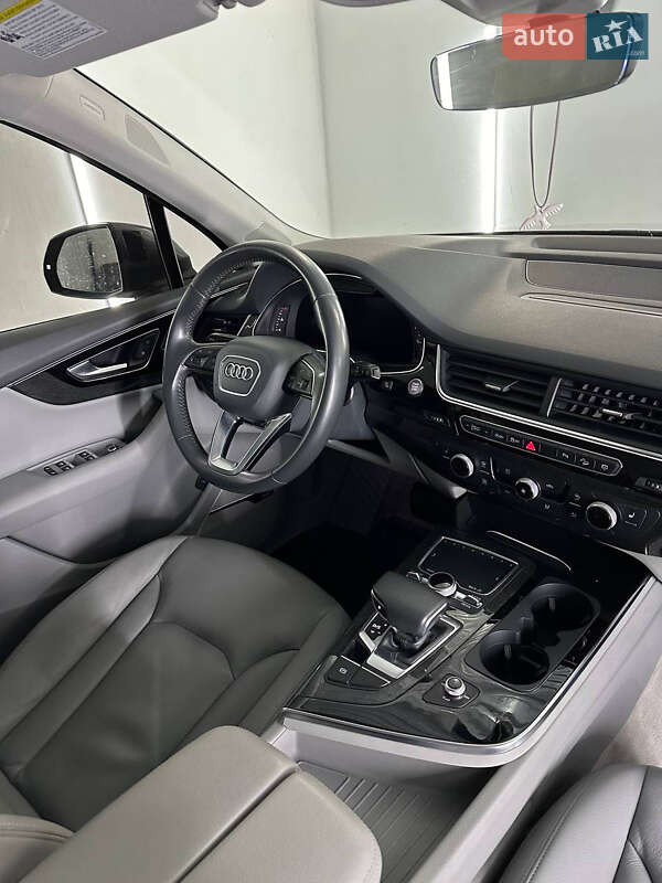 Позашляховик / Кросовер Audi Q7 2018 в Рівному
