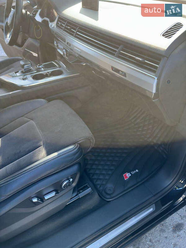 Внедорожник / Кроссовер Audi Q7 2017 в Житомире