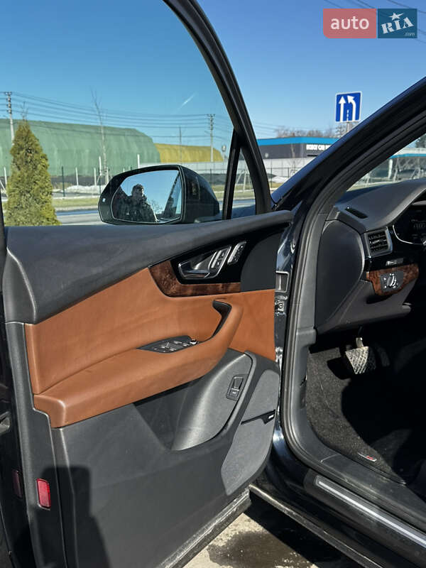 Позашляховик / Кросовер Audi Q7 2016 в Умані