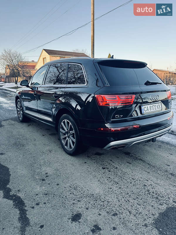 Позашляховик / Кросовер Audi Q7 2016 в Городищеві