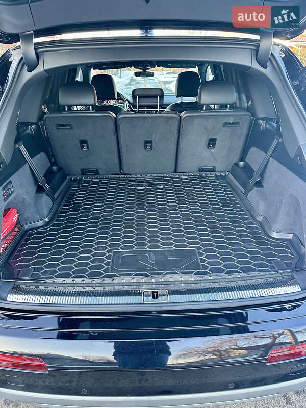 Позашляховик / Кросовер Audi Q7 2016 в Городищеві