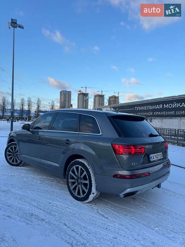 Позашляховик / Кросовер Audi Q7 2017 в Києві
