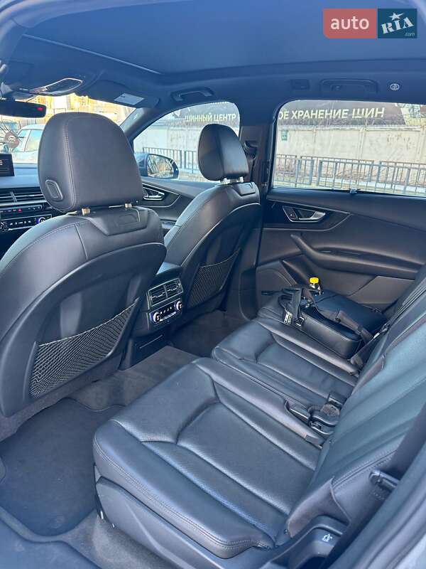 Позашляховик / Кросовер Audi Q7 2017 в Києві
