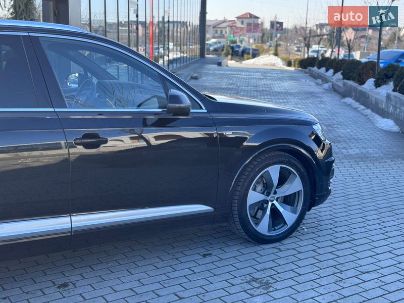 Внедорожник / Кроссовер Audi Q7 2017 в Ровно