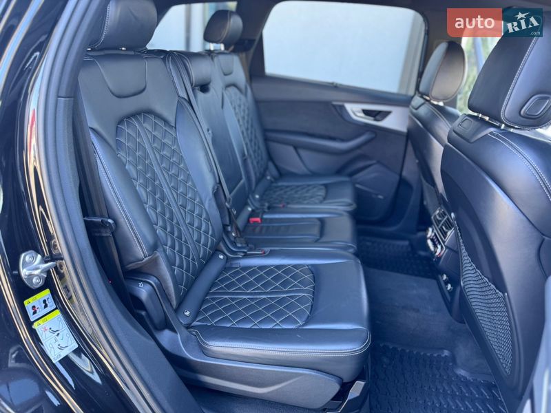 Внедорожник / Кроссовер Audi Q7 2017 в Ровно