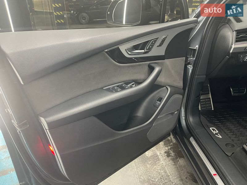 Внедорожник / Кроссовер Audi Q7 2017 в Киеве