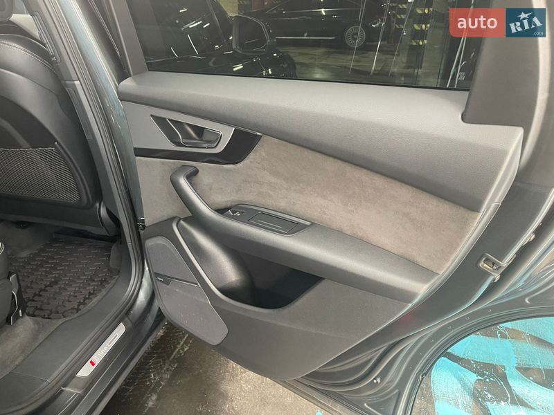Внедорожник / Кроссовер Audi Q7 2017 в Киеве