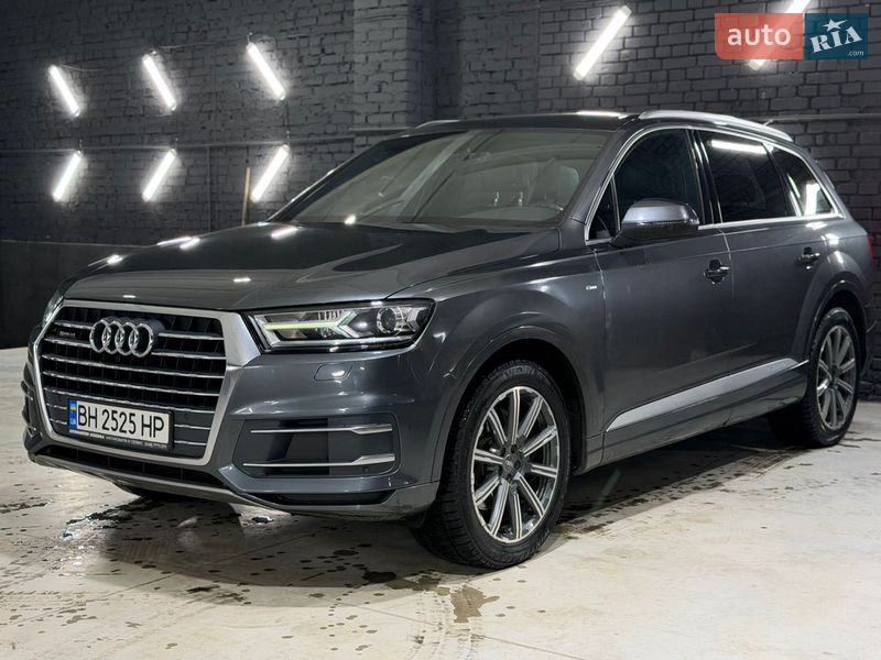 Внедорожник / Кроссовер Audi Q7 2015 в Киеве