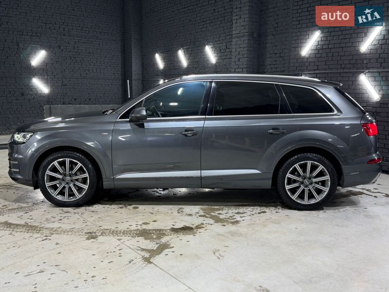 Внедорожник / Кроссовер Audi Q7 2015 в Киеве