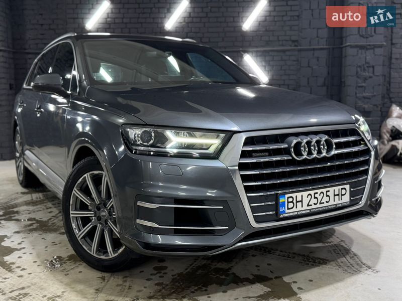 Внедорожник / Кроссовер Audi Q7 2015 в Киеве