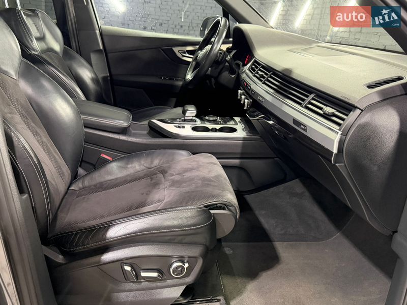 Внедорожник / Кроссовер Audi Q7 2015 в Киеве