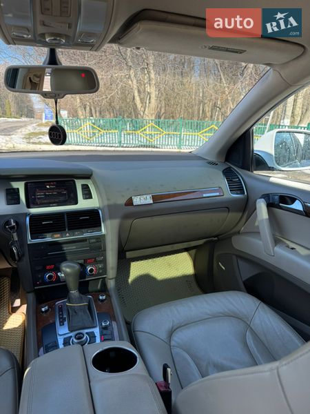 Позашляховик / Кросовер Audi Q7 2010 в Волочиську