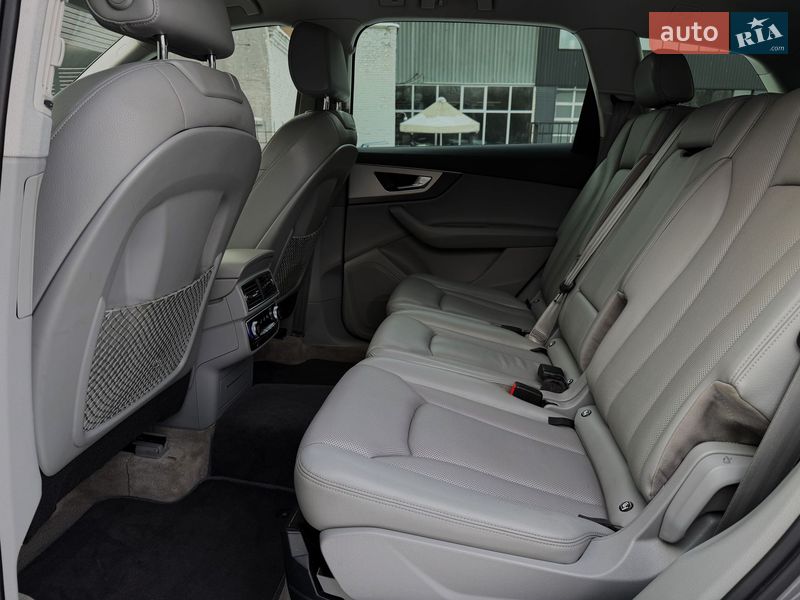 Внедорожник / Кроссовер Audi Q7 2015 в Киеве