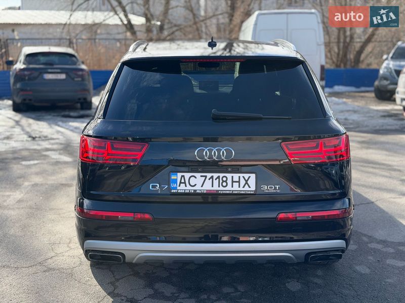 Внедорожник / Кроссовер Audi Q7 2016 в Киеве