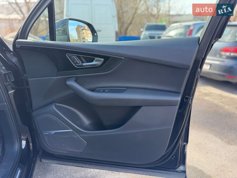 Внедорожник / Кроссовер Audi Q7 2016 в Киеве