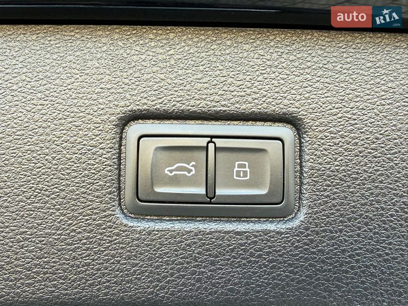 Позашляховик / Кросовер Audi Q7 2018 в Стрию