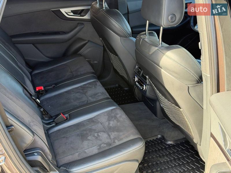 Внедорожник / Кроссовер Audi Q7 2016 в Киеве