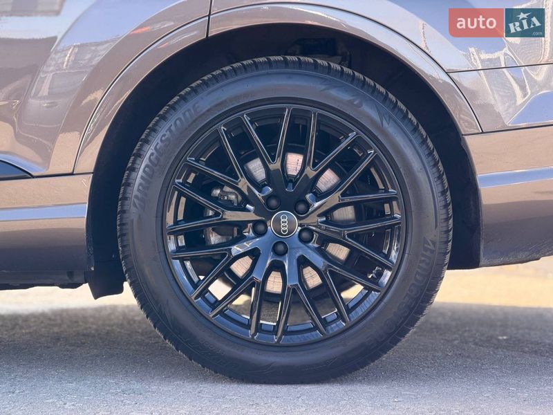 Внедорожник / Кроссовер Audi Q7 2016 в Киеве