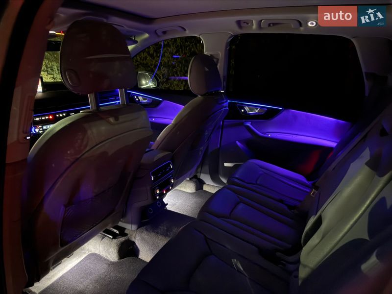 Позашляховик / Кросовер Audi Q7 2016 в Ужгороді