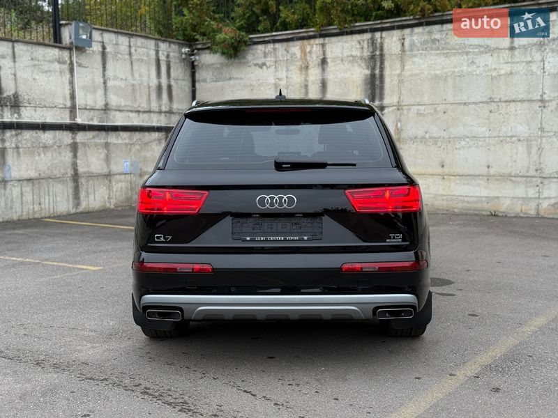 Позашляховик / Кросовер Audi Q7 2015 в Рівному