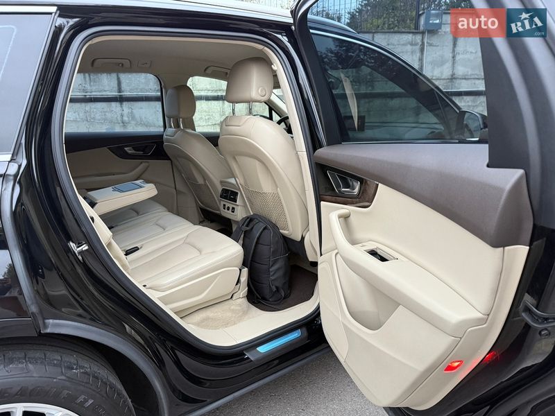 Позашляховик / Кросовер Audi Q7 2015 в Рівному