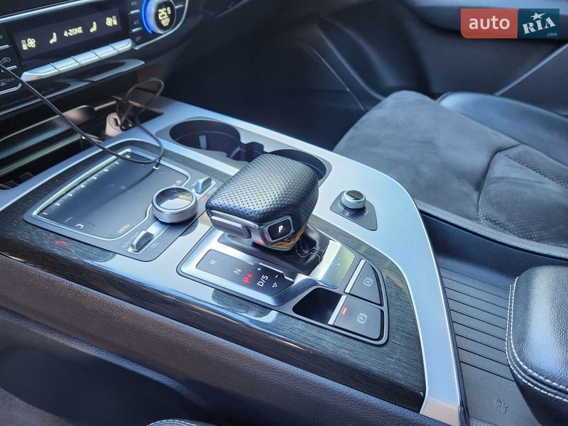 Позашляховик / Кросовер Audi Q7 2017 в Тульчині