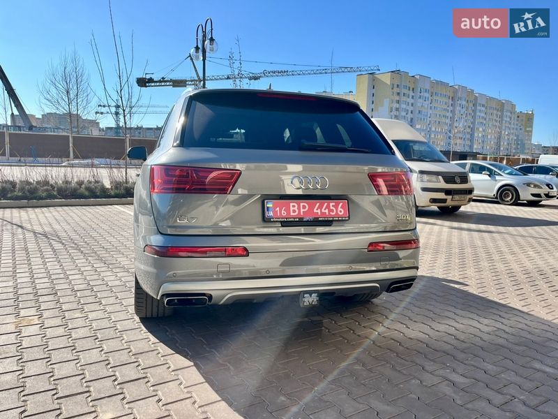Внедорожник / Кроссовер Audi Q7 2017 в Киеве