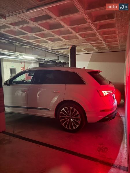 Позашляховик / Кросовер Audi Q7 2025 в Дніпрі