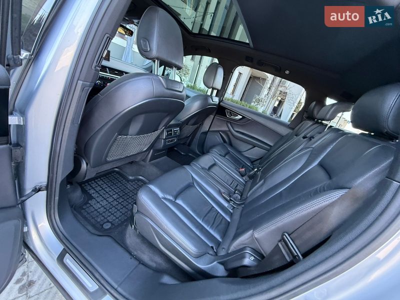 Внедорожник / Кроссовер Audi Q7 2017 в Стрые