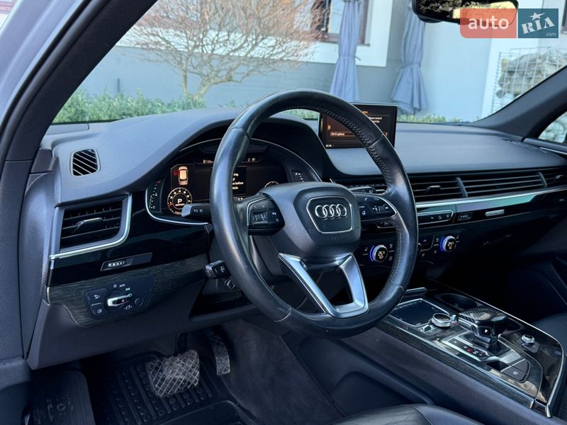 Внедорожник / Кроссовер Audi Q7 2017 в Стрые