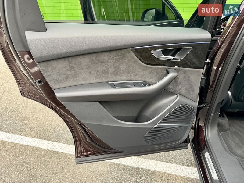 Внедорожник / Кроссовер Audi Q7 2022 в Киеве