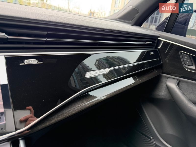 Внедорожник / Кроссовер Audi Q7 2024 в Киеве