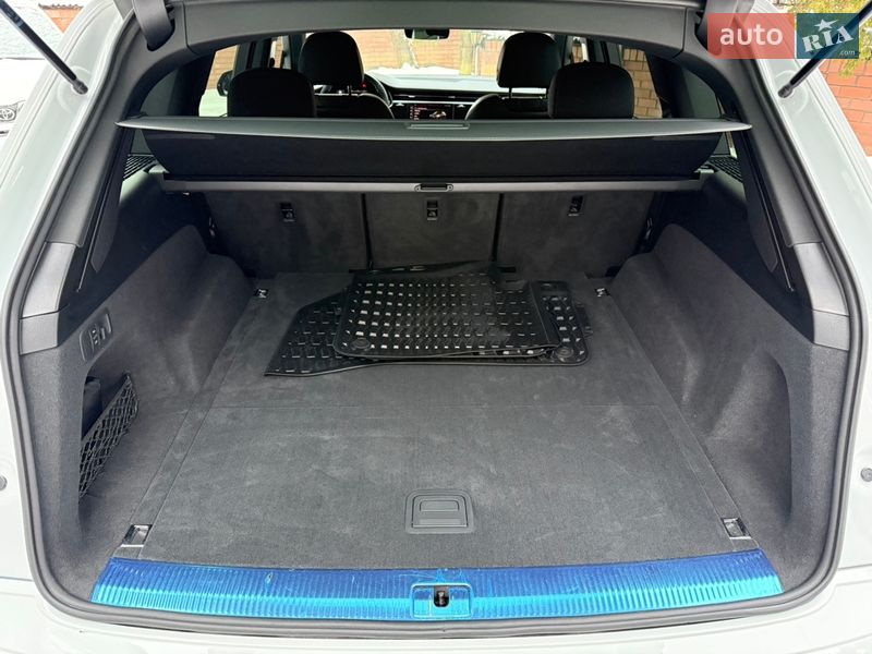 Внедорожник / Кроссовер Audi Q7 2020 в Киеве