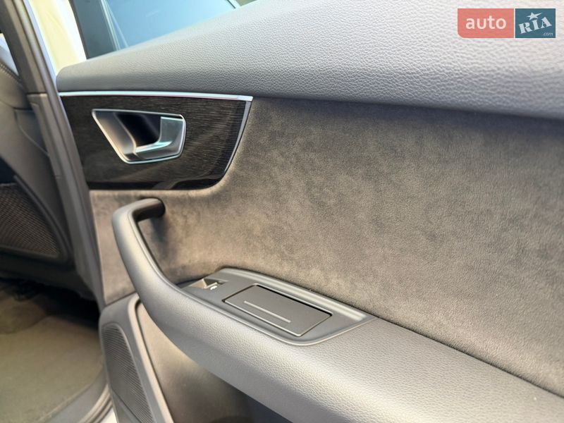 Внедорожник / Кроссовер Audi Q7 2020 в Киеве