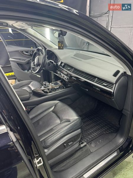 Позашляховик / Кросовер Audi Q7 2018 в Новояворівську