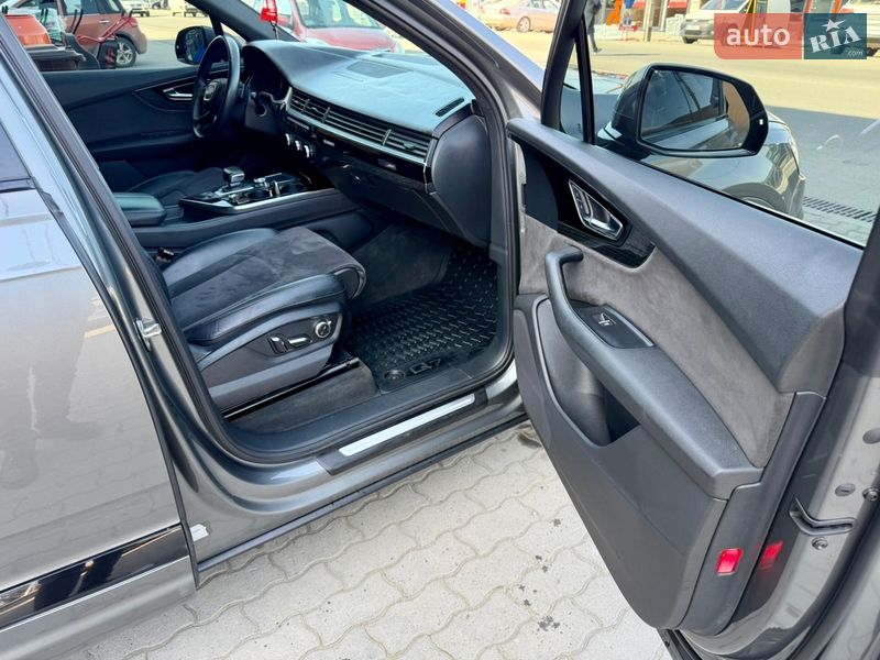 Позашляховик / Кросовер Audi Q7 2015 в Виноградові