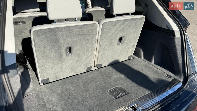 Внедорожник / Кроссовер Audi Q7 2016 в Киеве