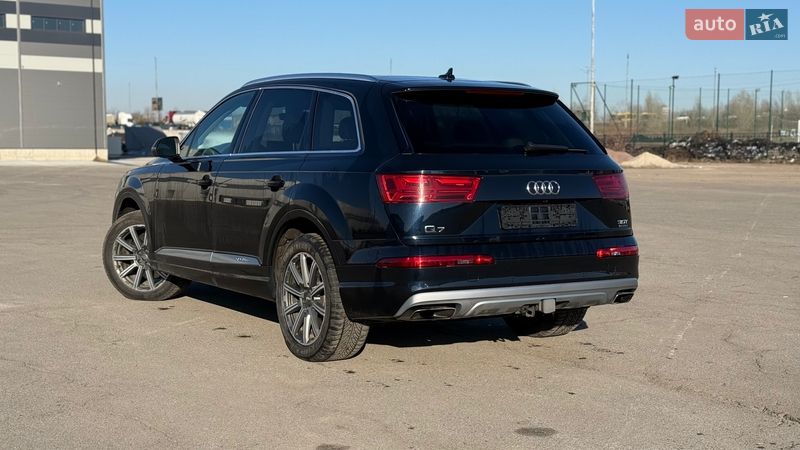 Внедорожник / Кроссовер Audi Q7 2016 в Киеве